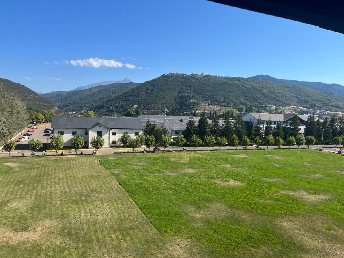 San Bernardo Apartamento de lujo con ascensor y vistas a Collarada Jaca Exterior foto